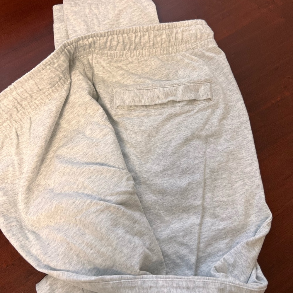 Various items - Picture 8 of 16